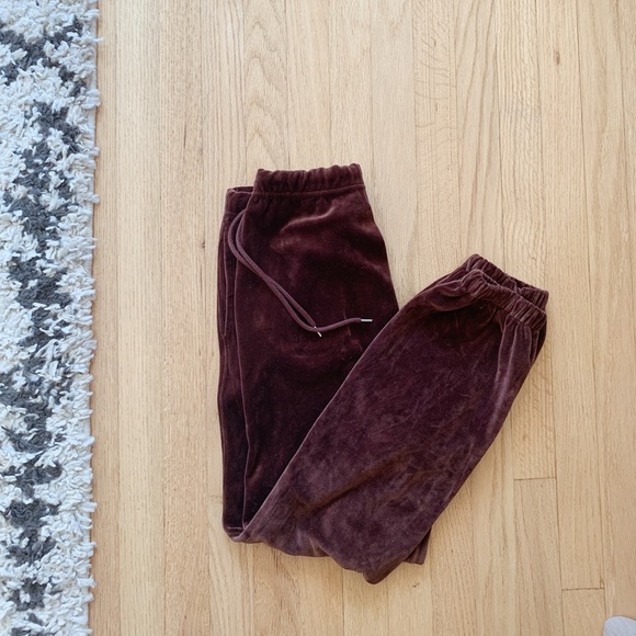 Nili Lotan // Lyvia Velour Jogger in Mocha - Picture 6 of 14